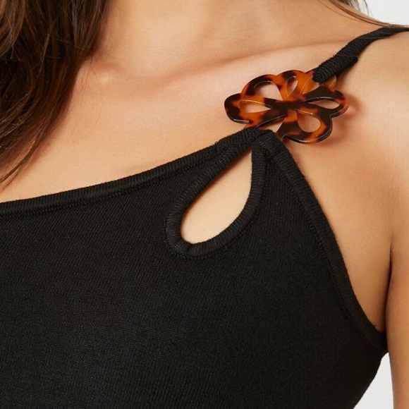 Forever 21 One-Shoulder Flower Cropped Cami - Picture 5 of 10